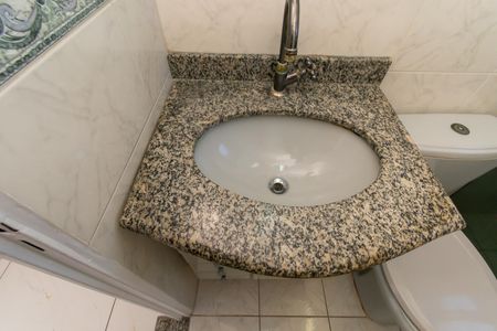 Apartamento à venda com 56m², 2 quartos e 1 vaga Apartamento à venda com 56m², 2 quartos e 1 vagaBanheiro