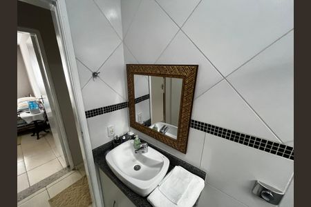 Casa à venda com 98m², 3 quartos e 1 vagaBanheiro