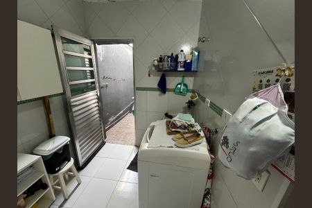 Casa à venda com 98m², 3 quartos e 1 vagaÁrea de Serviço