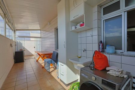 Apartamento à venda com 110m², 3 quartos e 2 vagas Apartamento à venda com 110m², 3 quartos e 2 vagasÁrea de Serviço