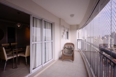 Apartamento à venda com 121m², 3 quartos e 2 vagasVaranda