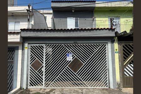 Casa à venda com 113m², 2 quartos e sem vaga Casa à venda com 113m², 2 quartos e sem vagaFachada