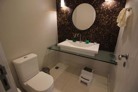 Casa de condomínio à venda com 600m², 7 quartos e 1 vagaLavabo