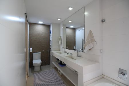 Casa de condomínio à venda com 600m², 7 quartos e 1 vagaQuarto 7 - Banheiro