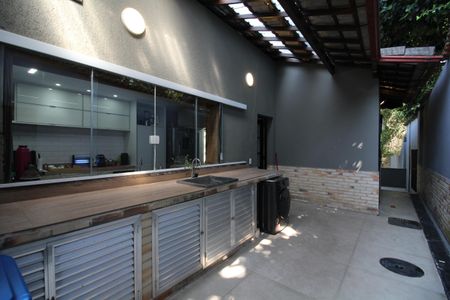 Casa de condomínio à venda com 600m², 7 quartos e 1 vagaÁrea de Serviço