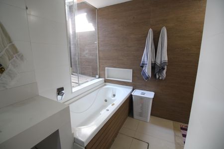 Casa de condomínio à venda com 600m², 7 quartos e 1 vagaQuarto 7 - Banheiro