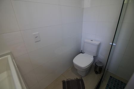 Casa de condomínio à venda com 600m², 7 quartos e 1 vagaQuarto 6 - Banheiro