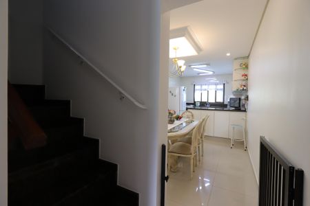 Casa à venda com 209m², 3 quartos e 7 vagasCorredor piso inferior