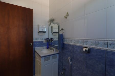 Casa à venda com 209m², 3 quartos e 7 vagasBanheiro da Suíte 1