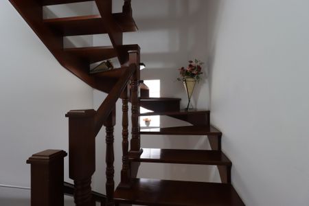 Casa à venda com 209m², 3 quartos e 7 vagasEscada piso superior