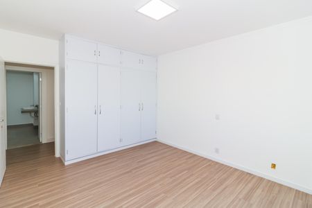 Apartamento à venda com 200m², 3 quartos e 2 vagas Apartamento à venda com 200m², 3 quartos e 2 vagasQuarto 2