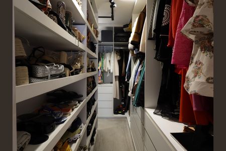 Casa de condomínio à venda com 380m², 3 quartos e 4 vagasCloset da Suíte 3