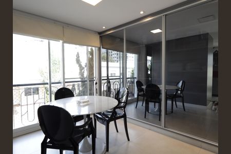 Casa de condomínio à venda com 380m², 3 quartos e 4 vagasCopa