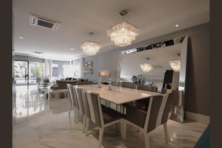 Casa de condomínio à venda com 380m², 3 quartos e 4 vagasSala 2