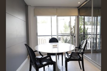 Casa de condomínio à venda com 380m², 3 quartos e 4 vagasCopa