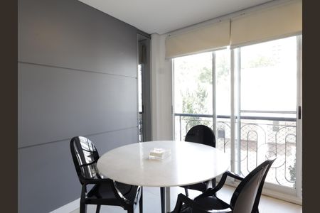 Casa de condomínio à venda com 380m², 3 quartos e 4 vagasCopa