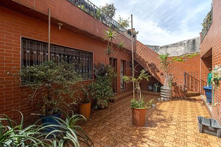 Casa à venda com 235m², 4 quartos e 4 vagasQuintal