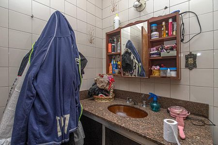 Casa à venda com 235m², 4 quartos e 4 vagasBanheiro da Suíte 2