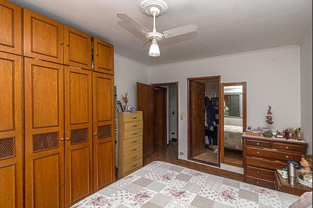 Casa à venda com 235m², 4 quartos e 4 vagasSuíte 2