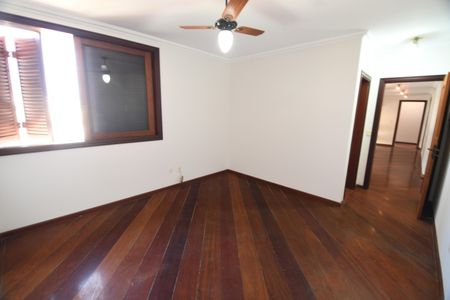 Casa de condomínio à venda com 604m², 4 quartos e 6 vagasSuíte 2