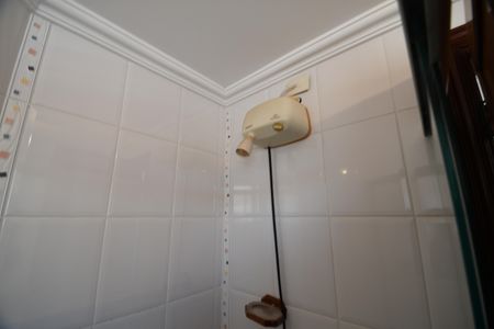 Casa de condomínio à venda com 604m², 4 quartos e 6 vagasBanheiro da Piscina