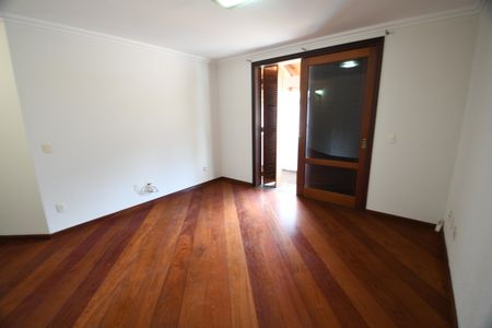 Casa de condomínio à venda com 604m², 4 quartos e 6 vagasSuíte 4