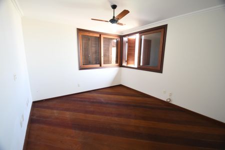 Casa de condomínio à venda com 604m², 4 quartos e 6 vagasSuíte 2