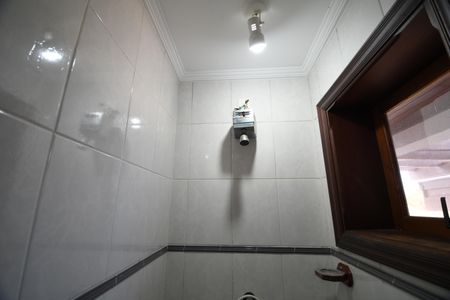 Casa de condomínio à venda com 604m², 4 quartos e 6 vagasBanheiro de serviço