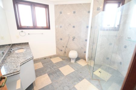 Casa de condomínio à venda com 604m², 4 quartos e 6 vagasBanheiro da Suíte 4