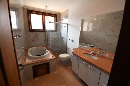 Casa de condomínio à venda com 604m², 4 quartos e 6 vagasBanheiro da Suíte 2