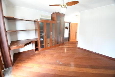 Casa de condomínio à venda com 604m², 4 quartos e 6 vagasSuíte 1