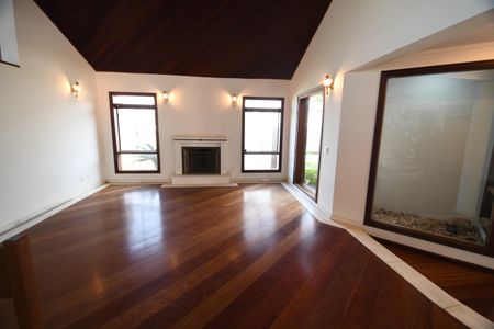 Casa de condomínio à venda com 604m², 4 quartos e 6 vagasSala