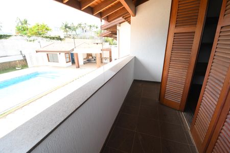 Casa de condomínio à venda com 604m², 4 quartos e 6 vagasSuíte 1 - Sacada