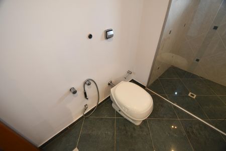 Casa de condomínio à venda com 604m², 4 quartos e 6 vagasBanheiro da Suíte 3