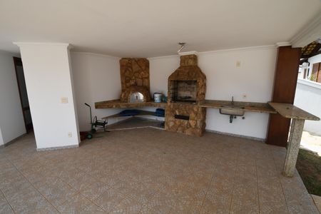 Casa de condomínio à venda com 604m², 4 quartos e 6 vagasChurrasqueira