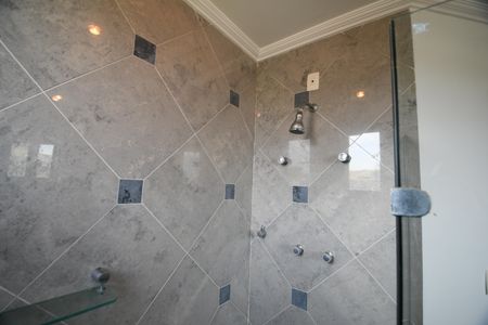 Casa de condomínio à venda com 604m², 4 quartos e 6 vagasBanheiro da Suíte 4