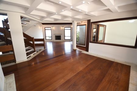 Casa de condomínio à venda com 604m², 4 quartos e 6 vagasSala