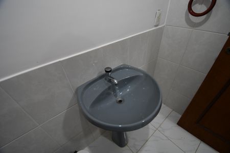 Casa de condomínio à venda com 604m², 4 quartos e 6 vagasBanheiro de serviço