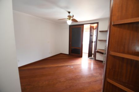 Casa de condomínio à venda com 604m², 4 quartos e 6 vagasSuíte 1