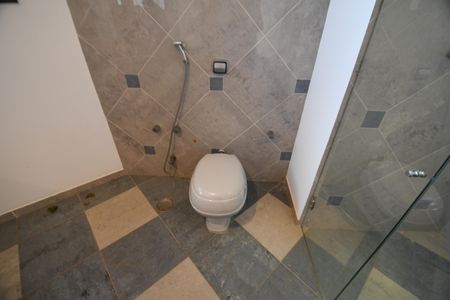 Casa de condomínio à venda com 604m², 4 quartos e 6 vagasBanheiro da Suíte 4