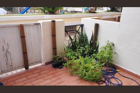 Casa de condomínio à venda com 141m², 4 quartos e 2 vagas