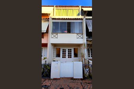 Casa de condomínio à venda com 141m², 4 quartos e 2 vagas