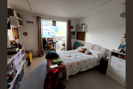 Casa de condomínio à venda com 141m², 4 quartos e 2 vagas Casa de condomínio à venda com 141m², 4 quartos e 2 vagasQuarto