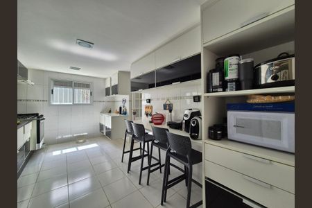 Casa de condomínio à venda com 408m², 5 quartos e 2 vagas Casa de condomínio à venda com 408m², 5 quartos e 2 vagasCozinha