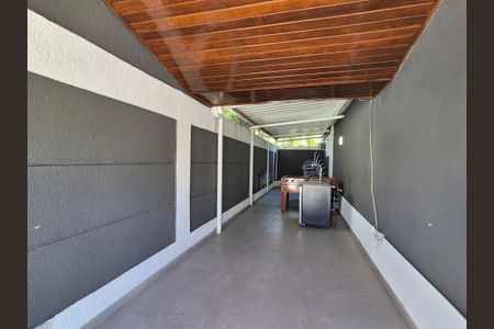 Casa de condomínio à venda com 408m², 5 quartos e 2 vagas Casa de condomínio à venda com 408m², 5 quartos e 2 vagasVaranda