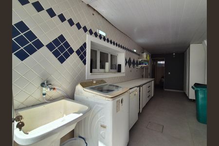 Casa de condomínio à venda com 408m², 5 quartos e 2 vagas Casa de condomínio à venda com 408m², 5 quartos e 2 vagasÁrea de Serviço