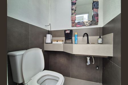 Casa de condomínio à venda com 408m², 5 quartos e 2 vagas Casa de condomínio à venda com 408m², 5 quartos e 2 vagasLavabo 2