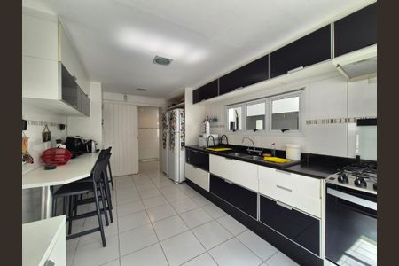 Casa de condomínio à venda com 408m², 5 quartos e 2 vagas Casa de condomínio à venda com 408m², 5 quartos e 2 vagasCozinha