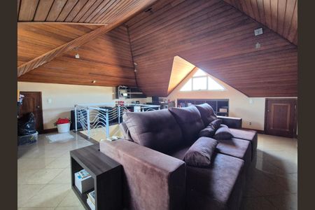 Casa de condomínio à venda com 408m², 5 quartos e 2 vagas Casa de condomínio à venda com 408m², 5 quartos e 2 vagasSótão