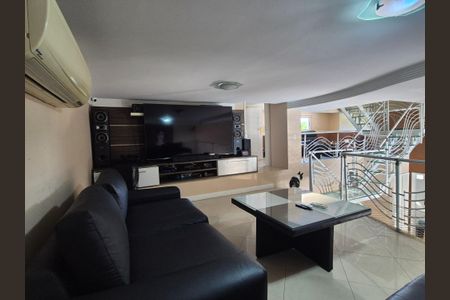 Casa de condomínio à venda com 408m², 5 quartos e 2 vagas Casa de condomínio à venda com 408m², 5 quartos e 2 vagasSala 2